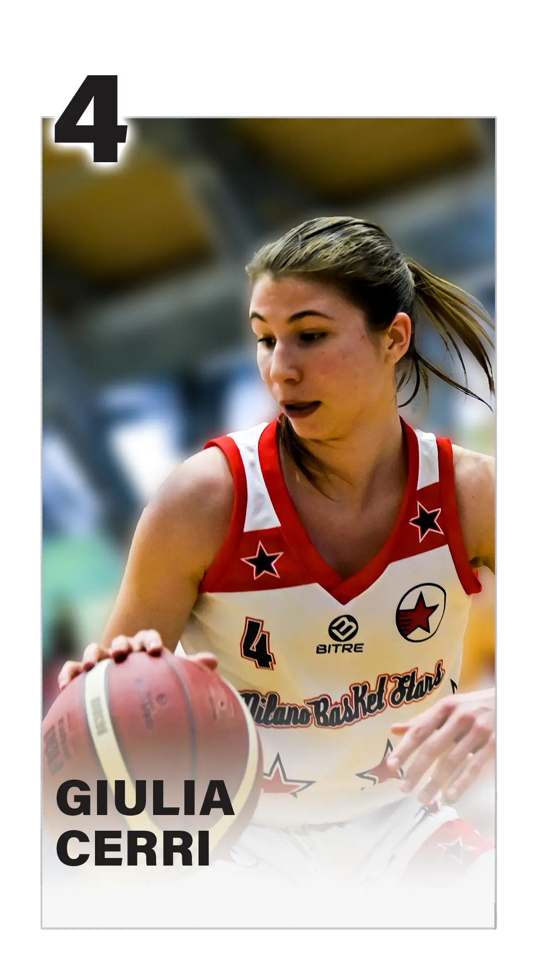 Giulia Cerri #4 delle Milano Basket Stars mentre dribbla con la palla
